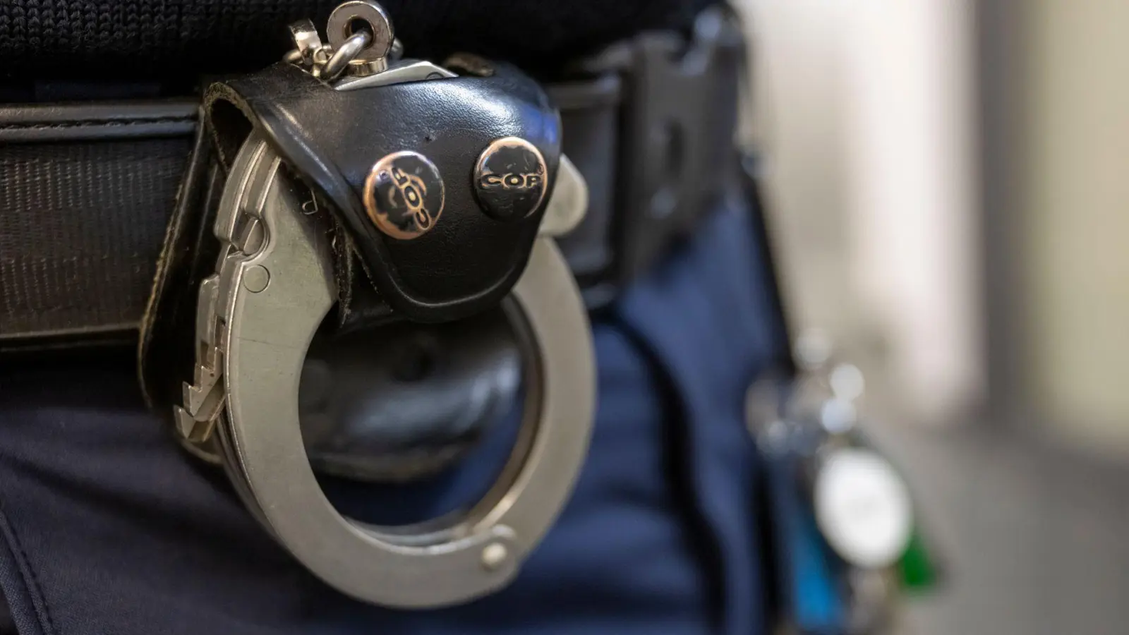 Der 52-Jährige wurde von der Polizei festgenommen, dann aber wieder auf freien Fuß gesetzt. (Symbolbild) (Foto: Peter Kneffel/dpa)