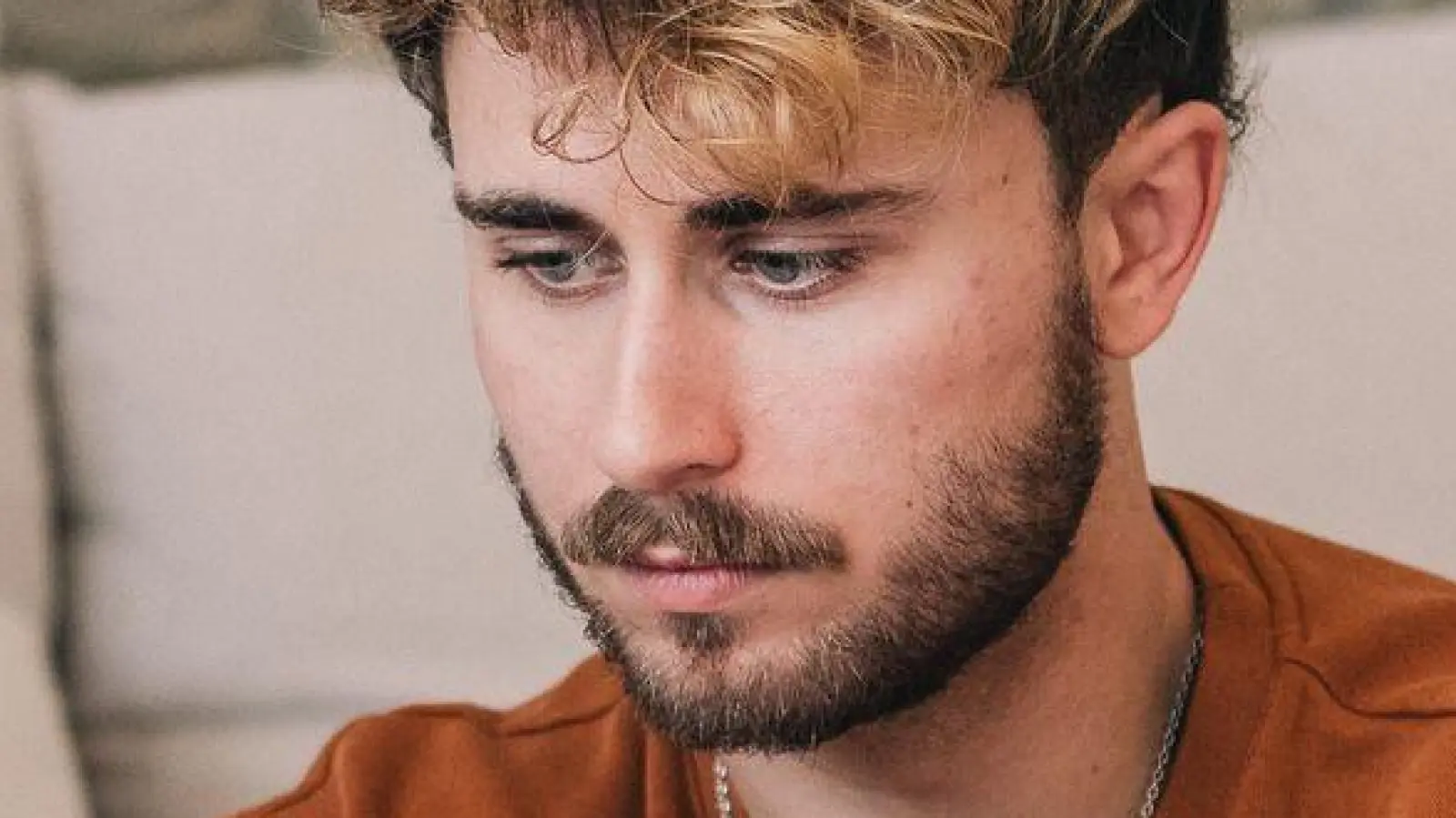 Interessierte finden ein neues Webinar-Angebot auf der Webseite der Verbraucherzentralen. (Foto: Zacharie Scheurer/dpa-tmn)