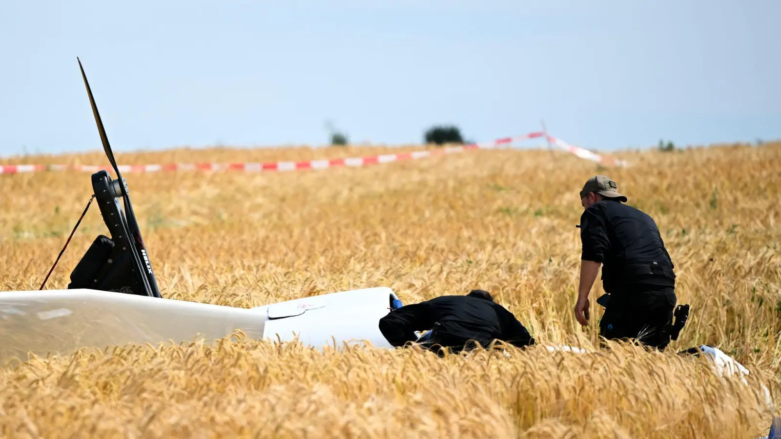Zwei Menschen starben bei dem absturz- (Foto: Florian Wiegand/dpa)