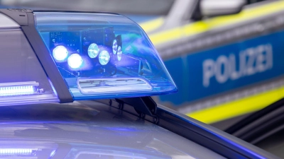 Auf der Flucht vor der Polizei wählte der Fahrer ein kurioses Versteck. (Symbolbild) (Foto: Daniel Karmann/dpa)