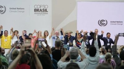 Ein Bündnis unter Führung von Kolumbien und den Niederlanden macht sich für einen sozial gerechten Ausstieg aus fossilen Energien stark.  (Foto: Joshua A. Bickel/AP/dpa)