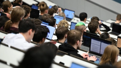 Jeder zehnte Abschluss entfiel auf das Lehramt. (Archivbild) (Foto: Bernd Weißbrod/dpa)