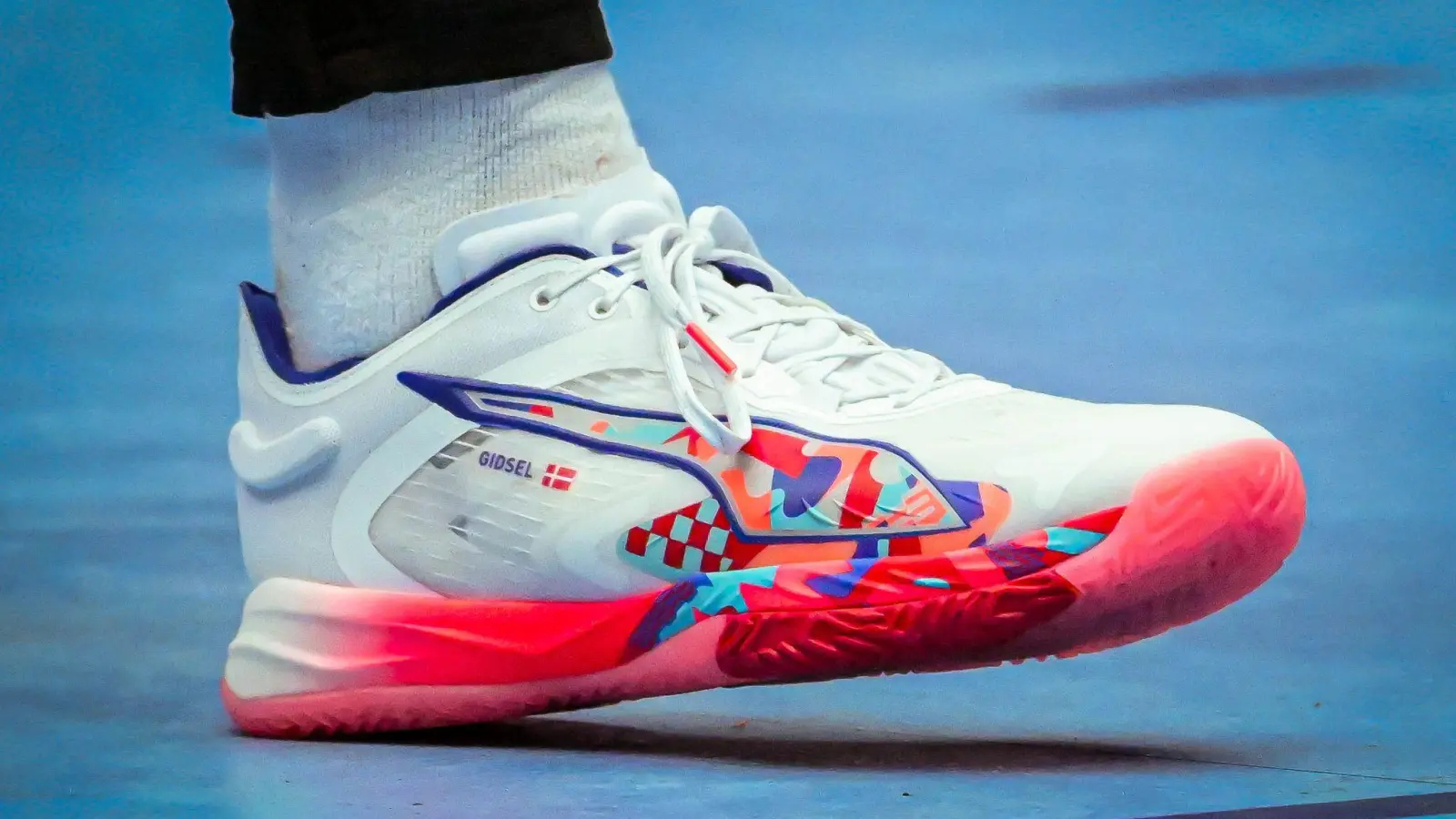 Der Sportartikelhersteller Puma ist tief in die Verlustzonge gerutscht (Archivbild). (Foto: Sina Schuldt/dpa)