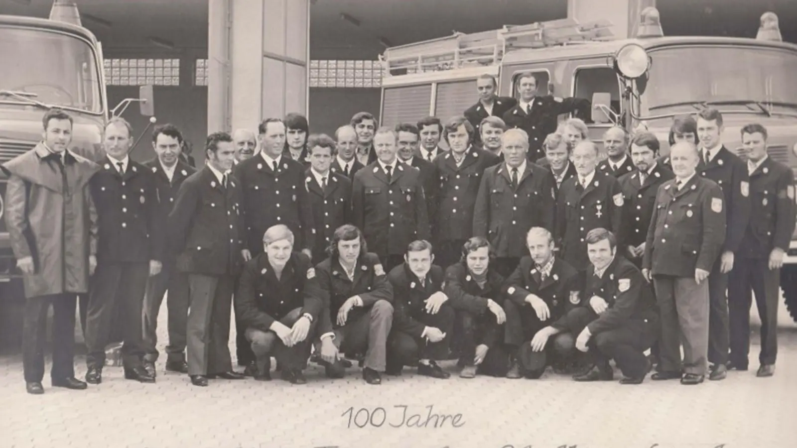 Diese Aufnahme der Freiwilligen Feuerwehr Schillingsfürst entstand vor 50 Jahren. Sie ist eine von zahlreichen Wehren in der Region, die in diesem Jahr ihr 150-jähriges Bestehen feiern. (Repro: Alexander Biernoth)