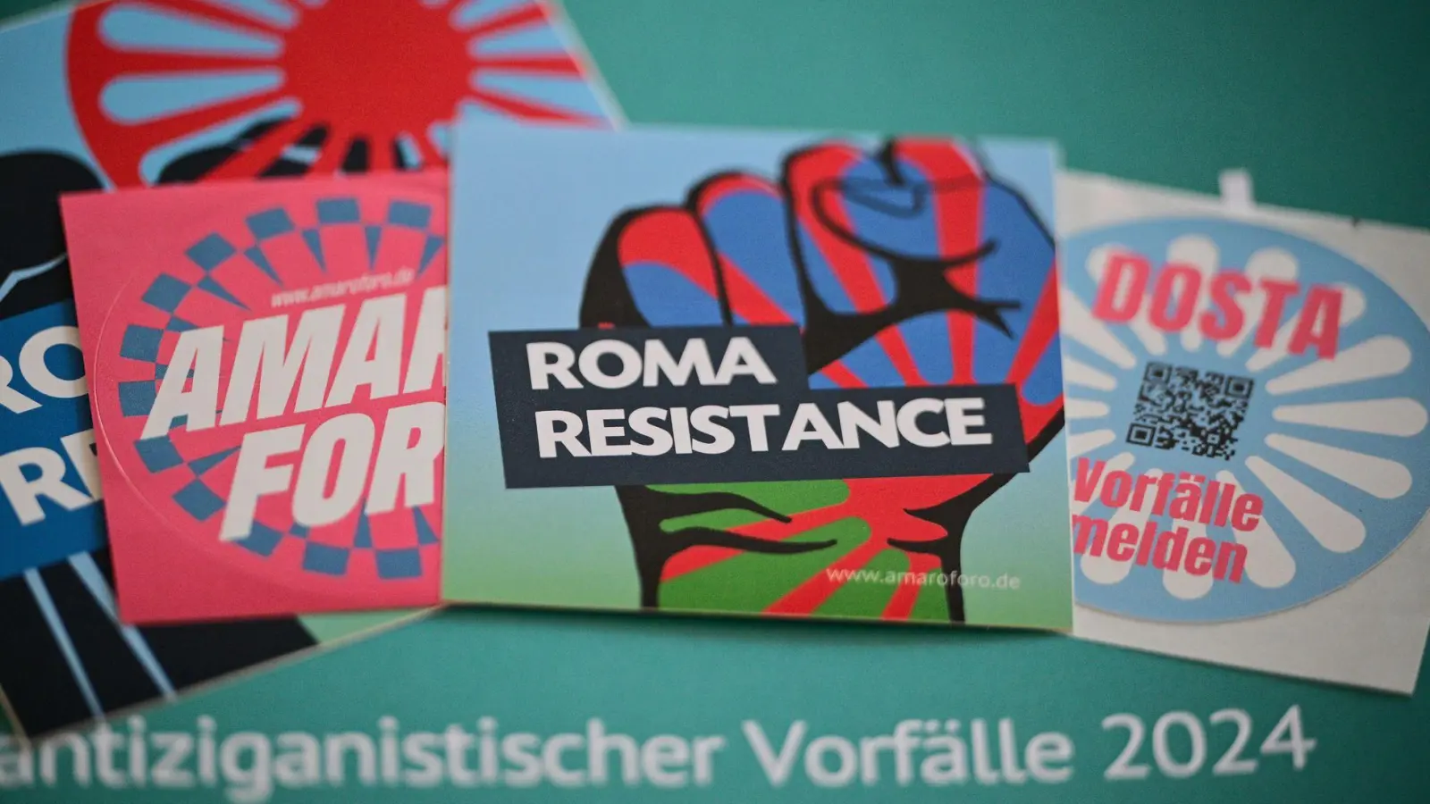 In Bayern haben Vorfälle zum Nachteil Angehöriger der Minderheit der Sinti und Roma im vergangenen Jahr zugenommen.  (Symbolbild) (Foto: Sebastian Gollnow/dpa)