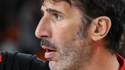 Alex Mumbru dirigiert wieder das Nationalteam. (Foto: Harry Langer/dpa)