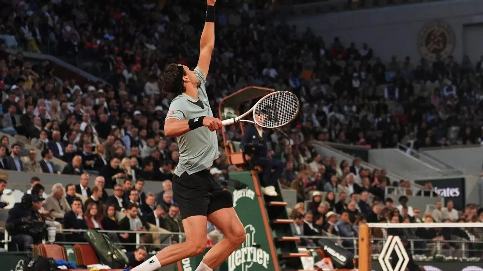 Jannik Sinner gegen Arthur Rinderknech bestritten eine Night Session in Paris. (Foto: Lindsey Wasson/AP/dpa)
