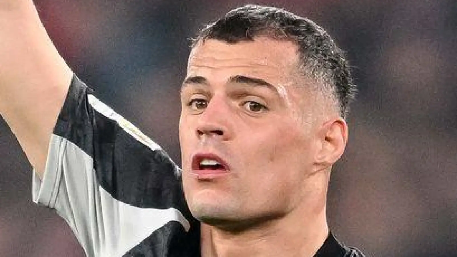 Verlässt Bayer Leverkusen: Führungsspieler Granit Xhaka. (Foto: Harry Langer/dpa)