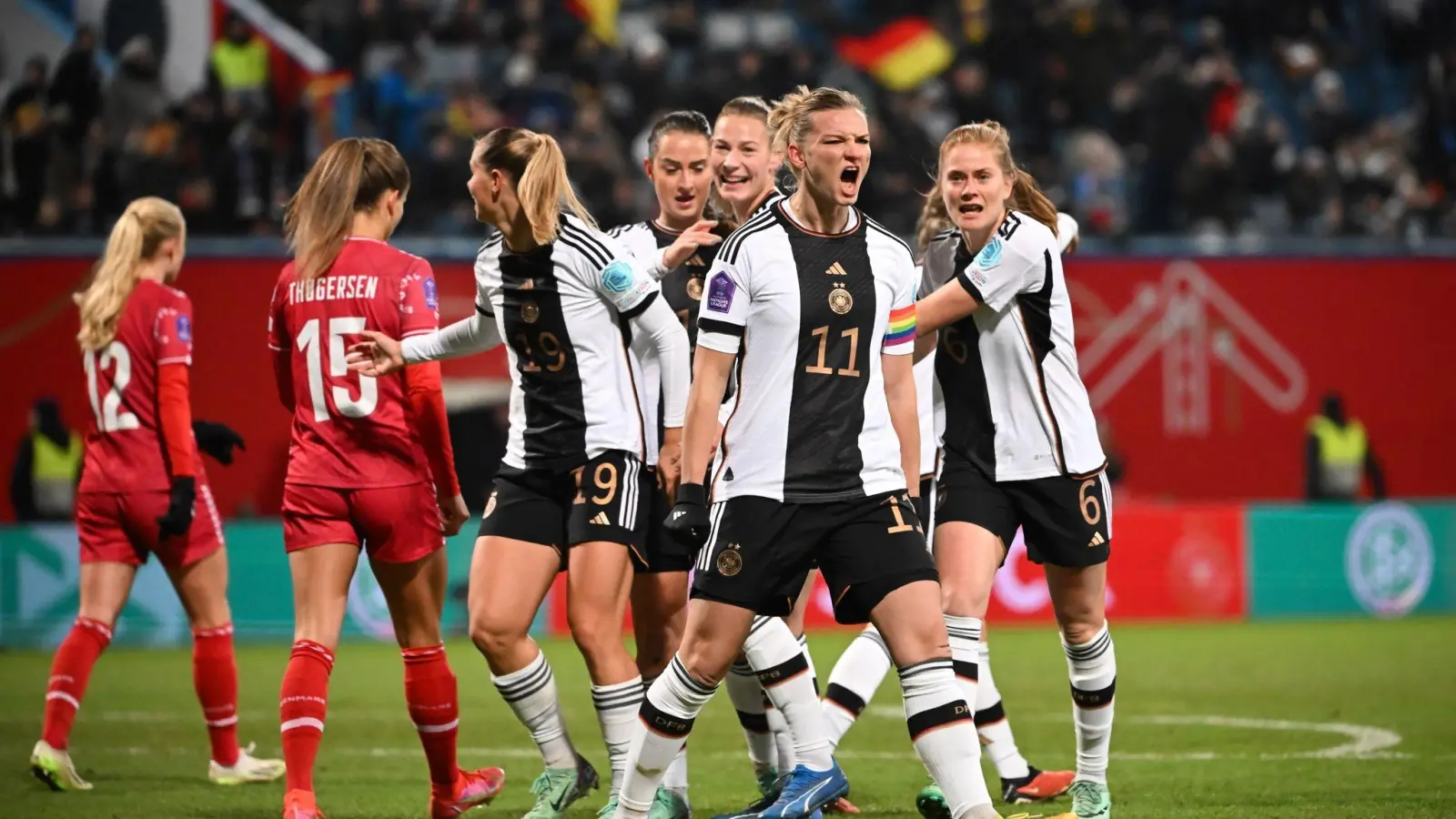 Alexandra Popp brachte die DFB-Frauen gegen Dänemark in Führung. (Foto: Sebastian Christoph Gollnow/dpa)