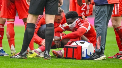 Alphonso Davies musste verletzt ausgewechselt werden. (Foto: Harry Langer/dpa)