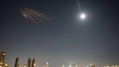 Die iranischen Angriffe auf Israel dauern an. (Foto: Ohad Zwigenberg/AP/dpa)