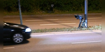 Mit Blitzern kann die Polizei Rasern das Handwerk legen. Bei illegalen Kraftfahrzeugrennen braucht es allerdings eine andere Vorgehensweise. (Symbolbild: Manfred Blendinger)