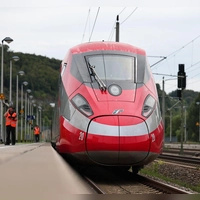 Der italienische Schnellzug Frecciarossa soll ab Sommer München direkt mit Rom verbinden. (Archivbild) (Foto: dpa)