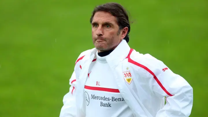 Startet in seine zweite Amtszeit beim VfB Stuttgart: Bruno Labbadia. (Foto: Hannibal Hanschke/dpa)