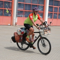 Jörg Richter radelt noch bis nach Sizilien – und bekam in der Ansbacher Feuerwache Obdach. (Foto: Alexander Biernoth)