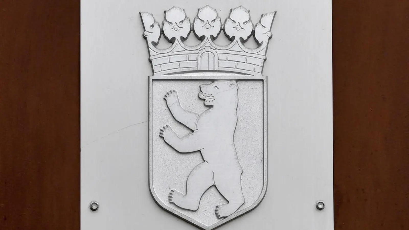 Die Gerichtsvollzieher des Landes Berlin sollen stich- und schusssichere Schutzwesten erhalten. (Symbolbild) (Foto: Jens Kalaene/dpa-Zentralbild/ZB)