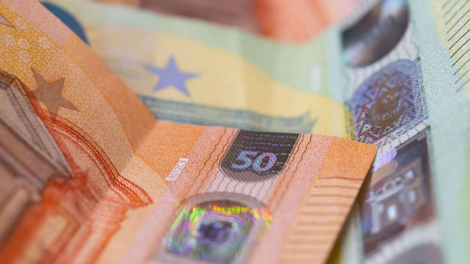 Ausblick negativ – ein Hinweis auf eine mögliche Herabstufung. (Symboldbild) (Foto: Boris Roessler/dpa)