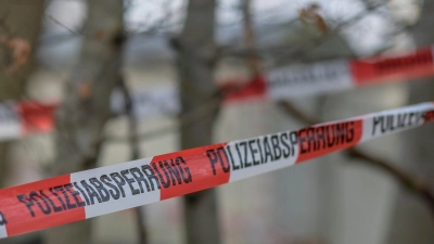 Eine erneute Spurensuche im Fall eines Brandes bei einem Dessous-Hersteller läuft. (Foto: Axel Heimken/dpa)