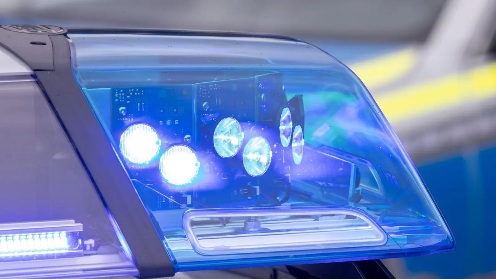 Gegen den 53-Jährigen wird unter anderem wegen unterlassener Hilfeleistung ermittelt. (Symbilbild) (Foto: Daniel Karmann/dpa)