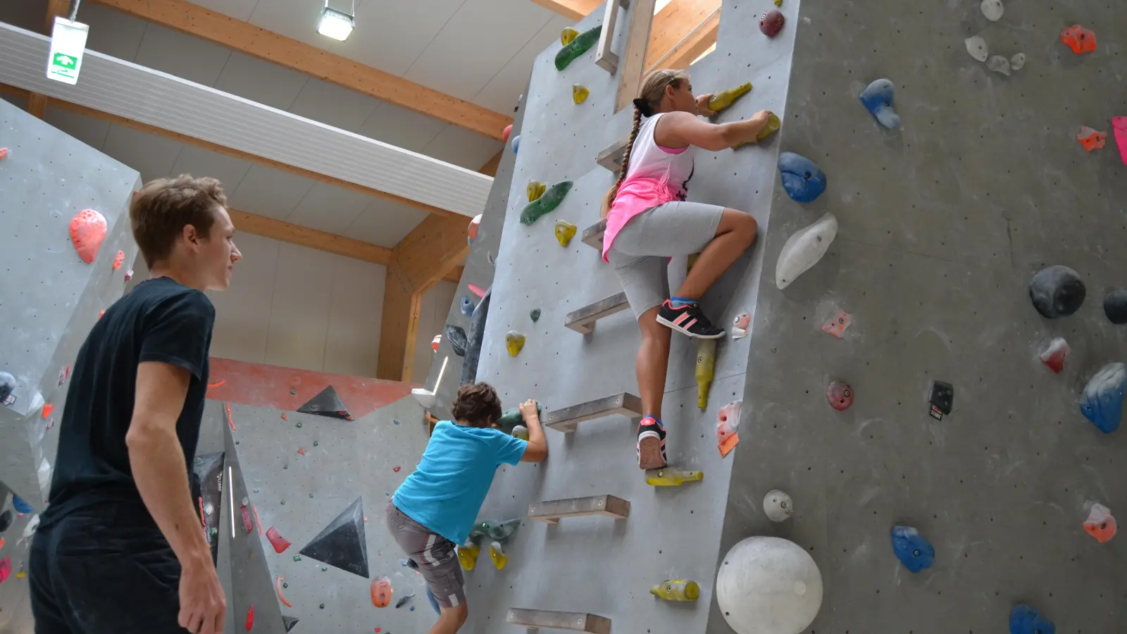 Kletterspaß wie auf dem in der Burgoberbacher Boulderhalle entstandenen Foto möchte künftig auch der Rothenburger Alpenverein bieten. Die Projektfinanzierung ist aber noch nicht gesichert. (Archivbild: Christina Özbek)