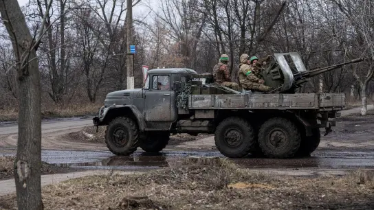 Die USA haben der Ukraine neue Militärhilfe zugesagt. (Foto: Evgeniy Maloletka/AP/dpa)
