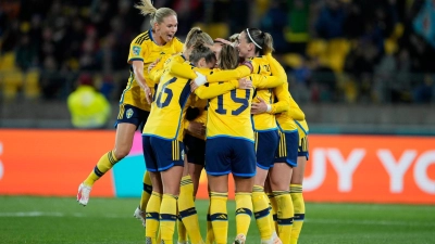 Die Schwedinnen feierten einen klaren Sieg gegen Italien. (Foto: John Cowpland/AP)