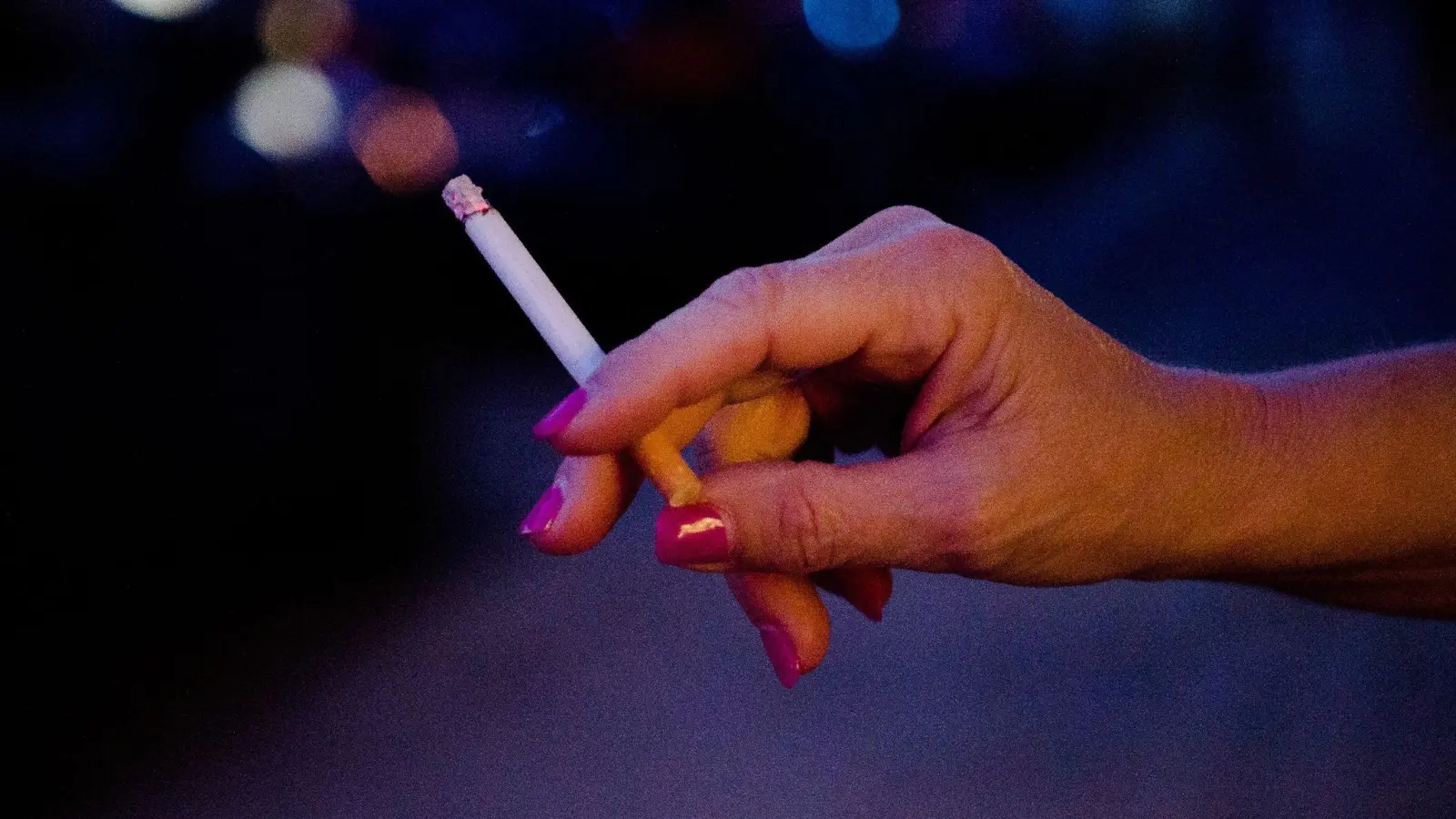 An den Folgen des Rauchens sind 2020 in Deutschland rund 75 500 Menschen gestorben. (Foto: Finn Winkler/dpa)