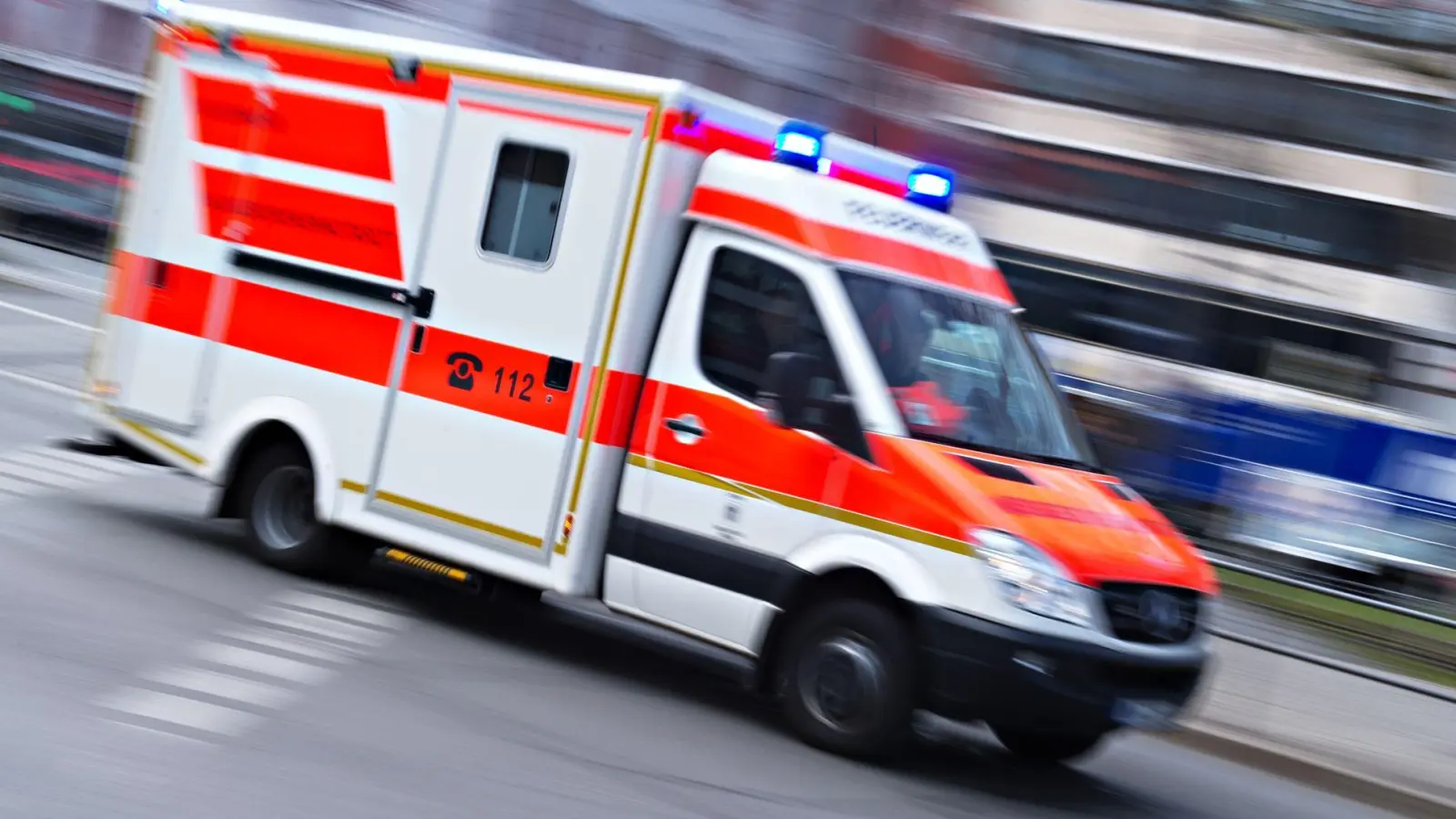 Der Zehnjährige wurde in ein Krankenhaus gebracht. (Symbolbild) (Foto: Nicolas Armer/dpa)