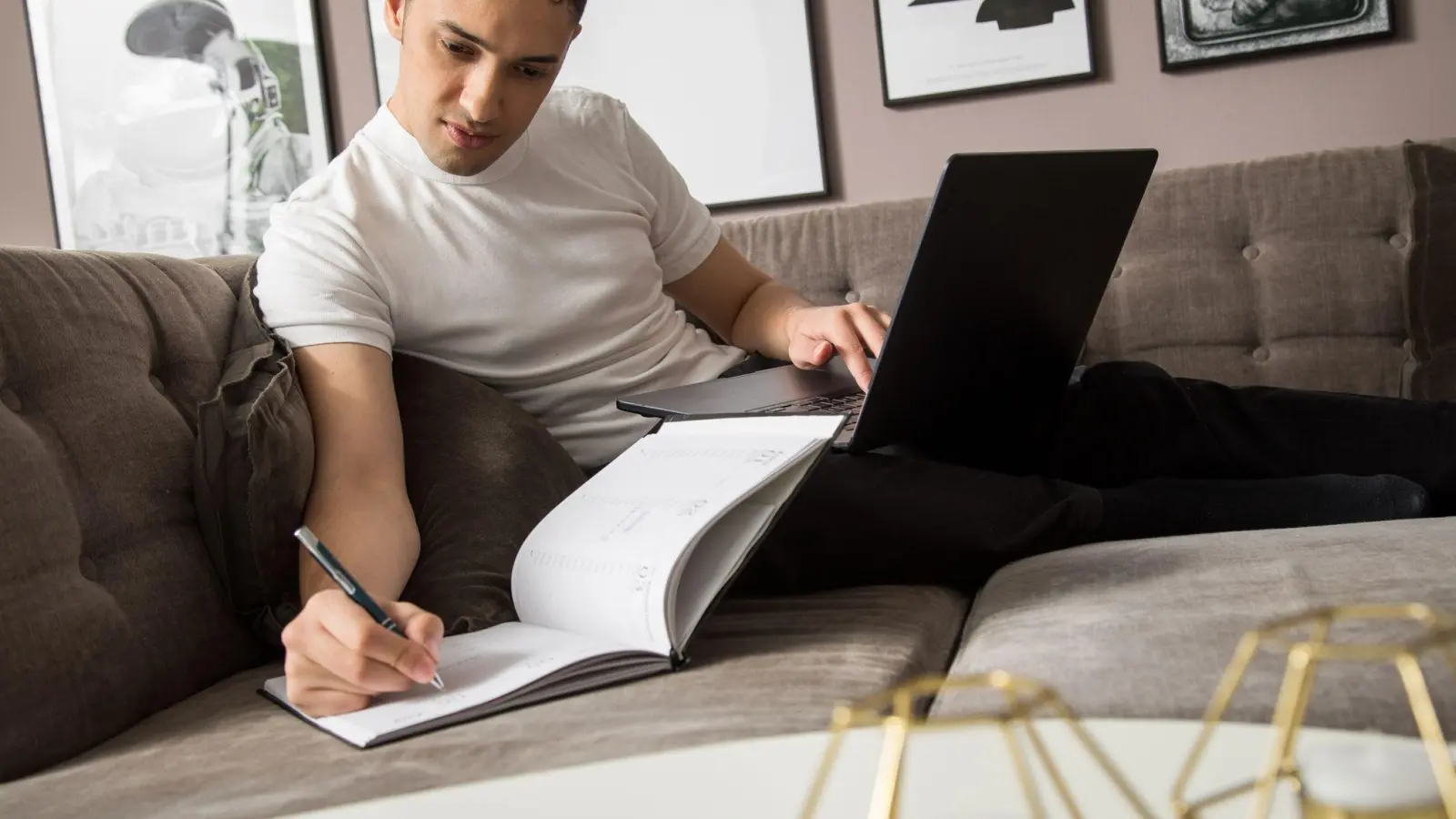 Halbe Urlaubstage erfüllen nicht die gesetzlichen Urlaubsanforderungen. (Foto: Christin Klose/dpa-tmn)