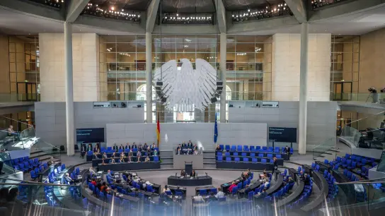Blick auf den Plenarsaal des Deutschen Bundestages. (Foto: Michael Kappeler/dpa)