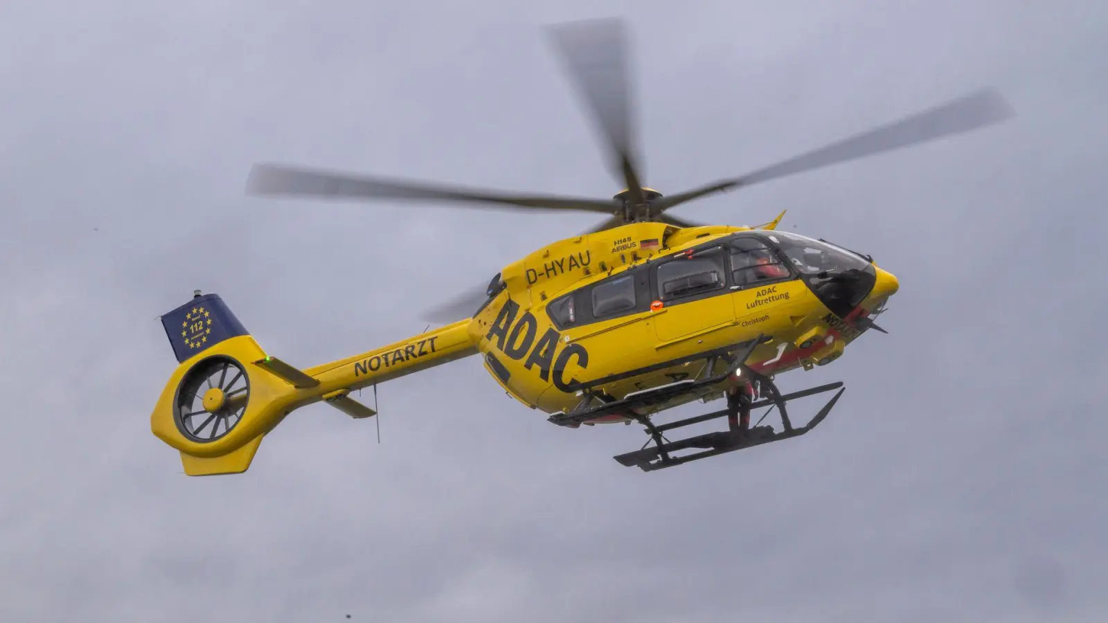 Die Jugendliche wurde per Hubschrauber ins Krankenhaus gebracht. (Symbolbild) (Foto: Peter Kneffel/dpa)