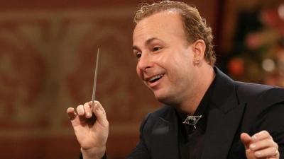 Dirigent Yannick Nézet-Séguin erinnerte an die Kraft der Freundlichkeit und der Musik. (Foto: Dieter Nagl/WIENER PHILHARMONIKER/APA/dpa)