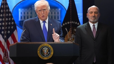 Nach Ansicht des Obersten Gerichts sind viele von Trumps Zöllen illegal.  (Foto: Evan Vucci/AP/dpa)