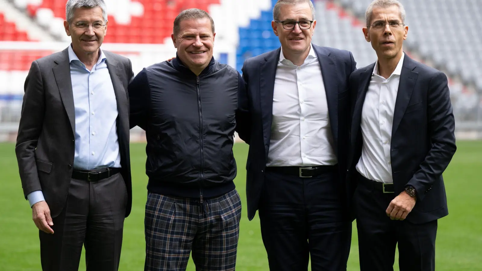 Finanzvorstand Michael Diederich (r) könnte Medienberichten zufolge den FC Bayern zeitnah verlassen. (Foto: Sven Hoppe/dpa)
