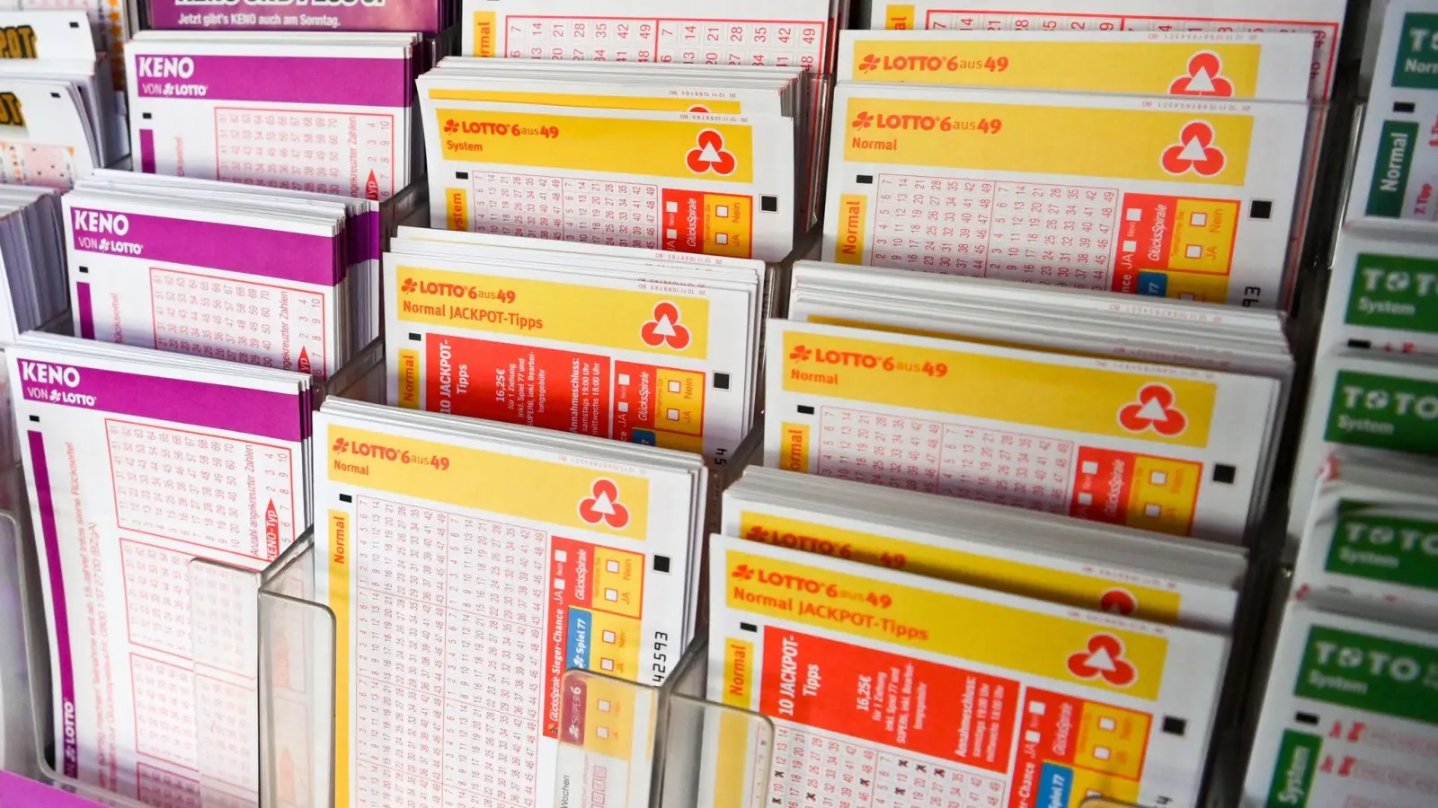 5,28 Millionen Euro Gewinn für 6,25 Euro Einsatz - in diesem Fall hat sich das Glücksspiel gelohnt. (Symbolbild) (Foto: Jens Kalaene/dpa-Zentralbild/dpa)