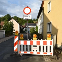 Weiterhin gesperrt ist die Erlanger Straße in Wilhelmsdorf. (Foto: Ute Niephaus)