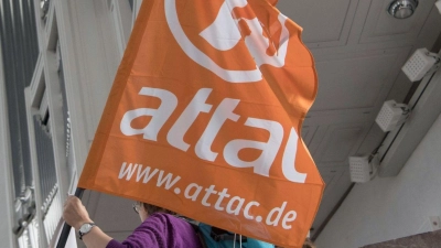 Im Jahr 2014 hatte das Finanzamt Frankfurt/Main dem Attac-Trägerverein die Gemeinnützigkeit aberkannt, weil das Netzwerk zu politisch sei. (Foto: Boris Roessler/dpa)