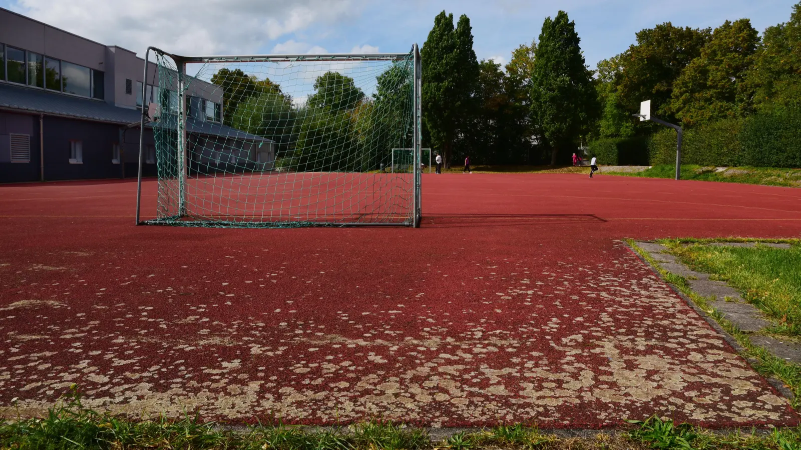 Die Sportanlage der Weinbergschule wird von weiteren Schulen regelmäßig genutzt. Jetzt steht eine Sanierung des Geländes für rund 500.000 Euro an. (Foto: Irmeli Pohl)