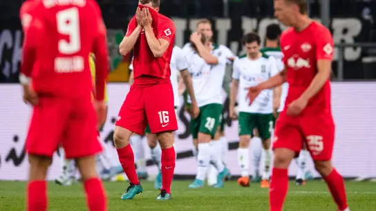 Leipzigs Lukas Klostermann reagiert nach dem Treffer zum 3:1. (Foto: Marius Becker/dpa)