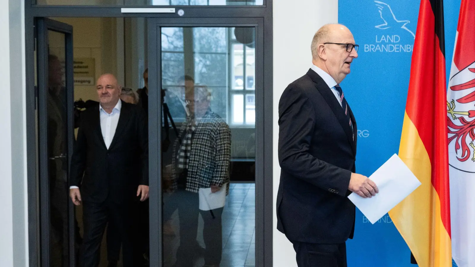 Er muss ein neues Regierungsbündnis bilden: Ministerpräsident Dietmar Woidke nach dem Aus der SPD/BSW-Koalition. (Foto: Christophe Gateau/dpa)