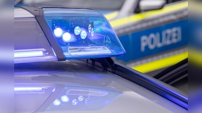 Die Polizei durchsuchte am Freitag Wohn- und Praxisräume des Arztes. (Symbolbild) (Foto: Daniel Karmann/dpa)