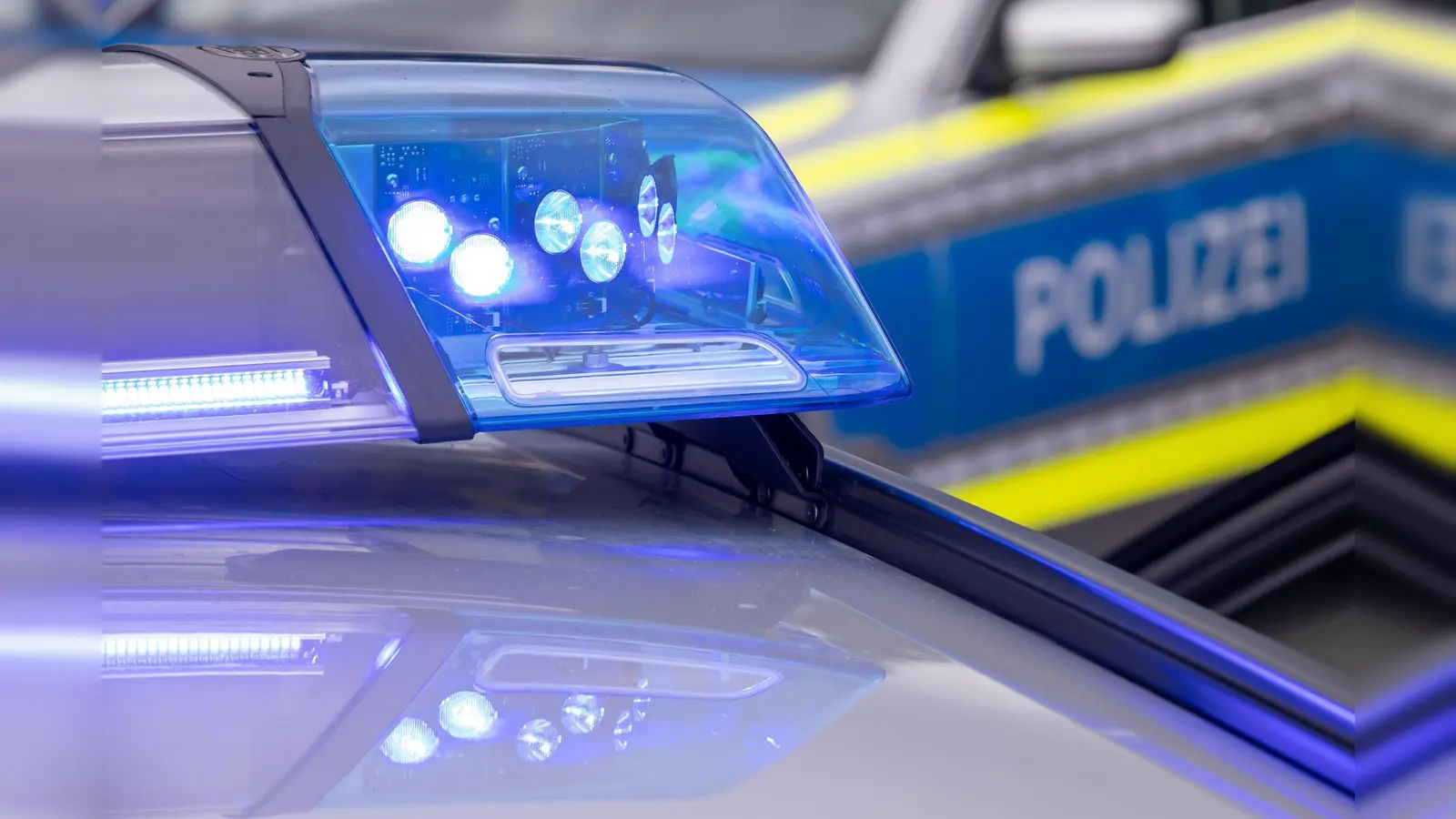 Die Polizei durchsuchte am Freitag Wohn- und Praxisräume des Arztes. (Symbolbild) (Foto: Daniel Karmann/dpa)