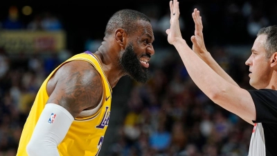 NBA-Superstar LeBron James ist mit den Los Angeles Lakers in den Playoffs gescheitert. (Foto: David Zalubowski/AP/dpa)