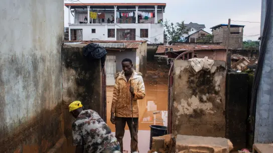 Nach heftigen Regenfällen sind in der Hauptstadt der Demokratischen Republik Kongo nach Regierungsangaben mindestens 120 Menschen gestorben. (Foto: Samy Ntumba Shambuyi/AP/dpa)