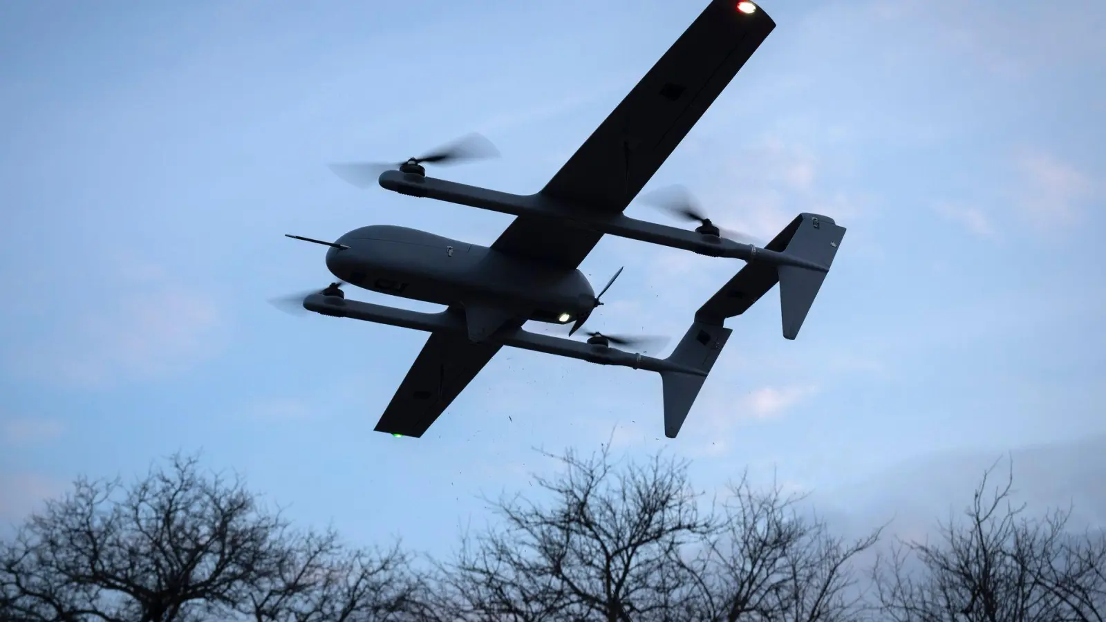 Die Ukraine beschießt mit ihren Drohnen als Antwort auf Moskaus Angriffskrieg immer wieder russische Ziele. (Archivbild) (Foto: Efrem Lukatsky/AP/dpa)