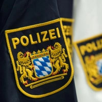Was ist mit den 2.000 versprochenen neuen Polizeistellen? Die SPD hat nachgefragt. (Illustration) (Foto: picture alliance / Daniel Karmann/dpa)