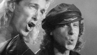 Ex-Bassist Francis Buchholz (l.) mit Scorpions-Frontmann Klaus Meine 1991 in Frankfurt am Main. (Archivbild) (Foto: Dieter Roosen/dpa)