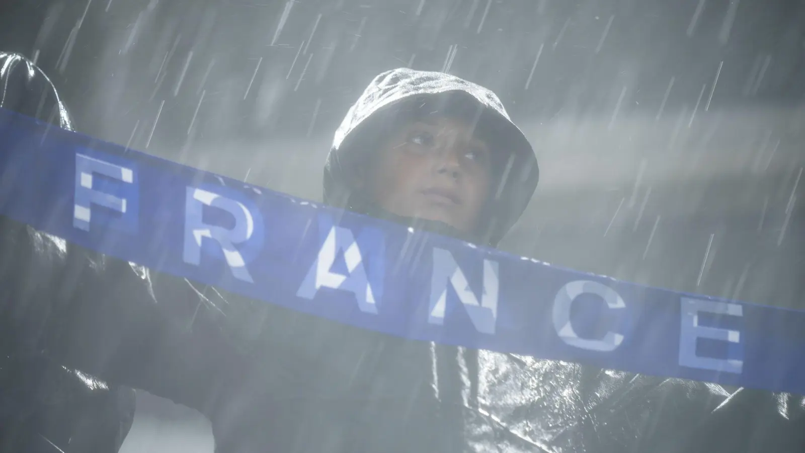 Ein französischer Fan im Regen von Philadelphia. (Foto: Matt Rourke/AP/dpa)