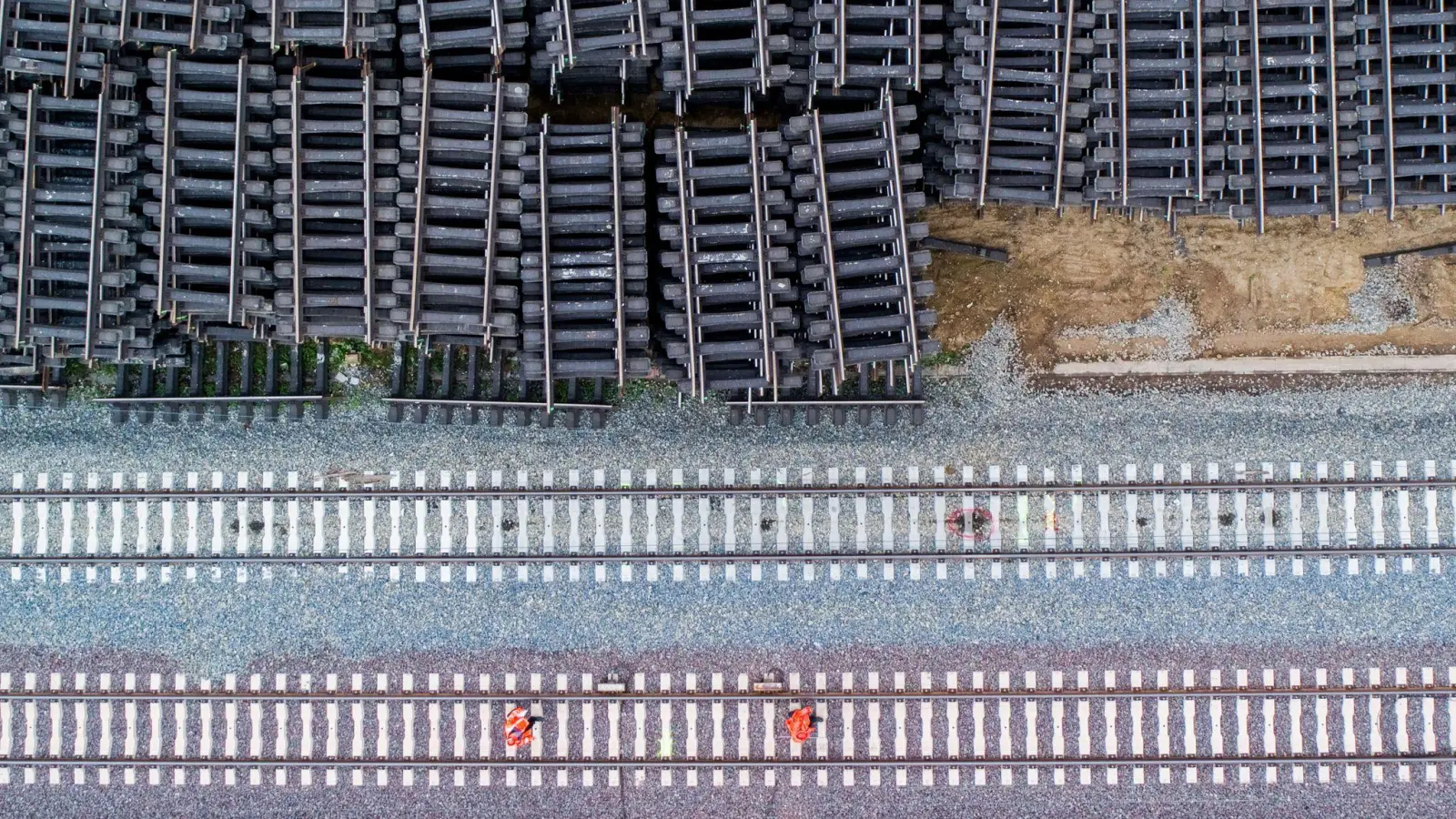 Kein Geld für Neubaustrecken? (Foto: Julian Stratenschulte/dpa)