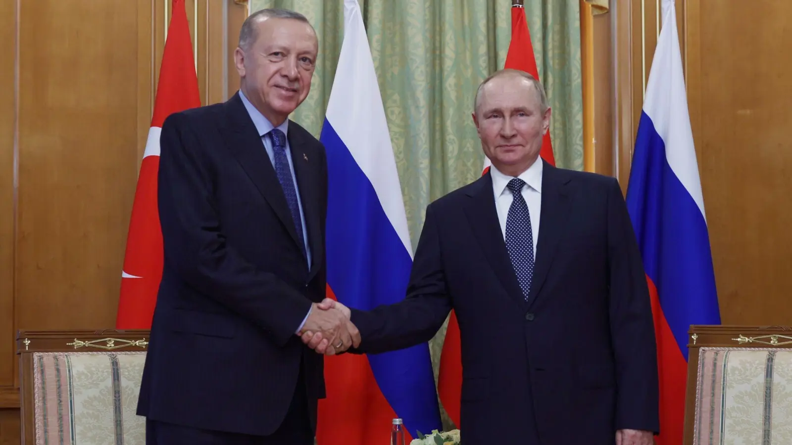 Recep Tayyip Erdogan und Wladimir Putin in Sotschi. (Foto: Uncredited/Turkish Presidency Pool/AP/dpa)